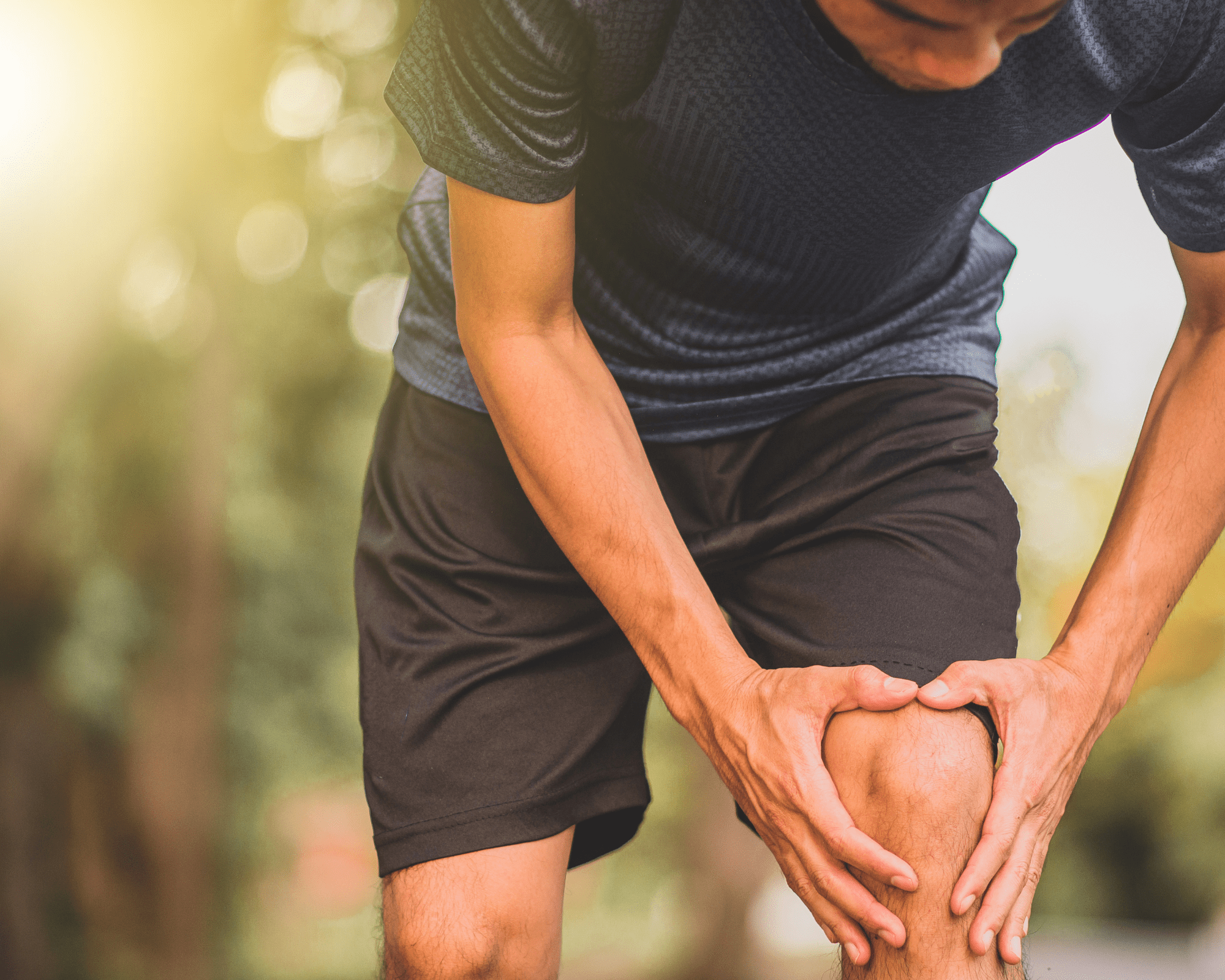 Man experiencing pickleball knee pain